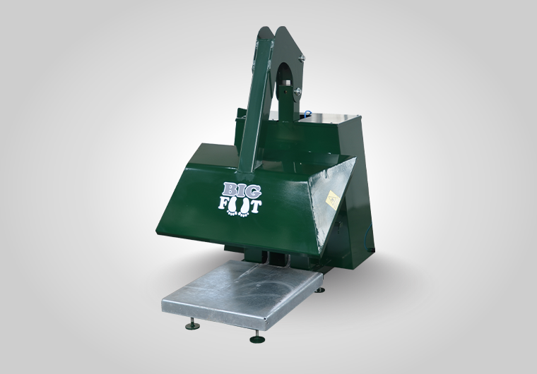 PEL1100 ‘Big Foot’ hydraulic compactor with two-handed operation system for safe and easy use in commercial environments.